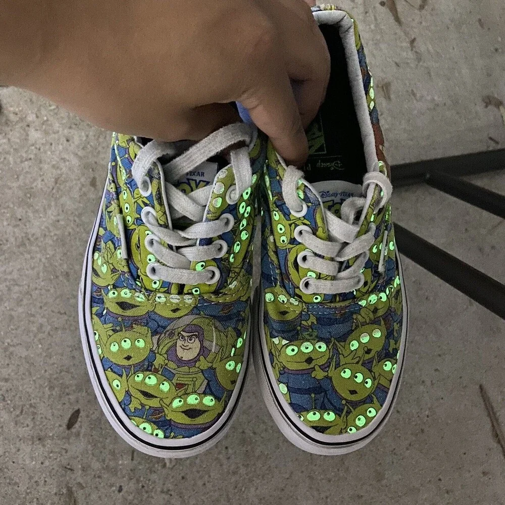Disney Vans Toy Story ALIENS Glow In The Dark Shoes kids Size 2.5 - Picture 6 of 6